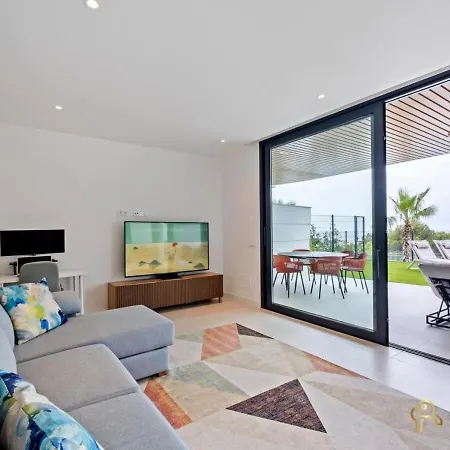 Sea View With Garden In Appartement *