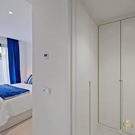 Appartement Sea View With Garden In *